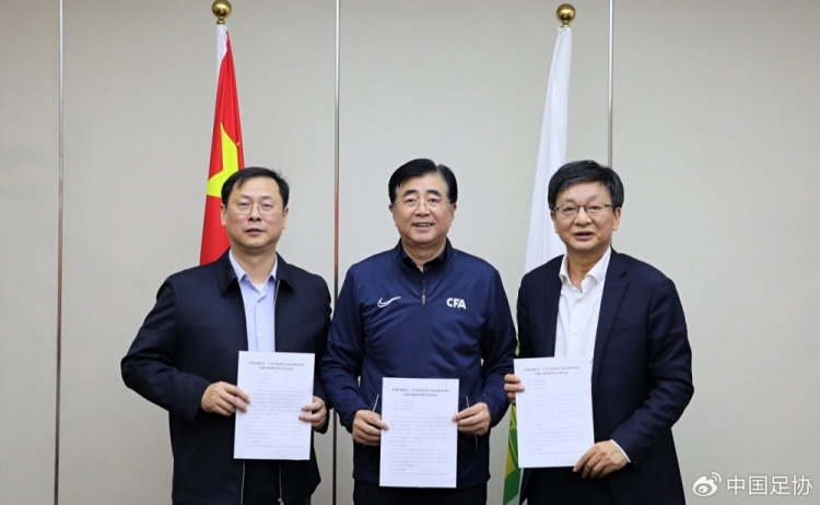  中國(guó)足協(xié)、江蘇省體育局、南京體育學(xué)院簽約共建足球裁判學(xué)院
