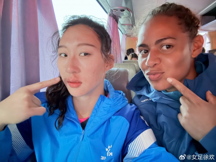  神勇！女足國門徐歡曬照，比賽中被球砸臉仍力保球門不失