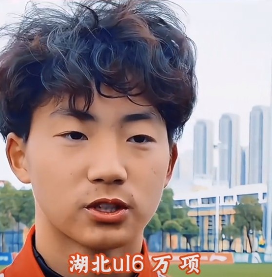  萬項談全運會吊射破門：發(fā)現(xiàn)門將站位不是很好，就很自信的射門