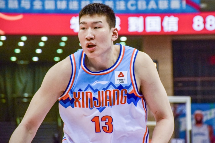  拼搶積極但手感不佳！李炎哲半場8中2&罰球6中4拿8分 搶4個前場板