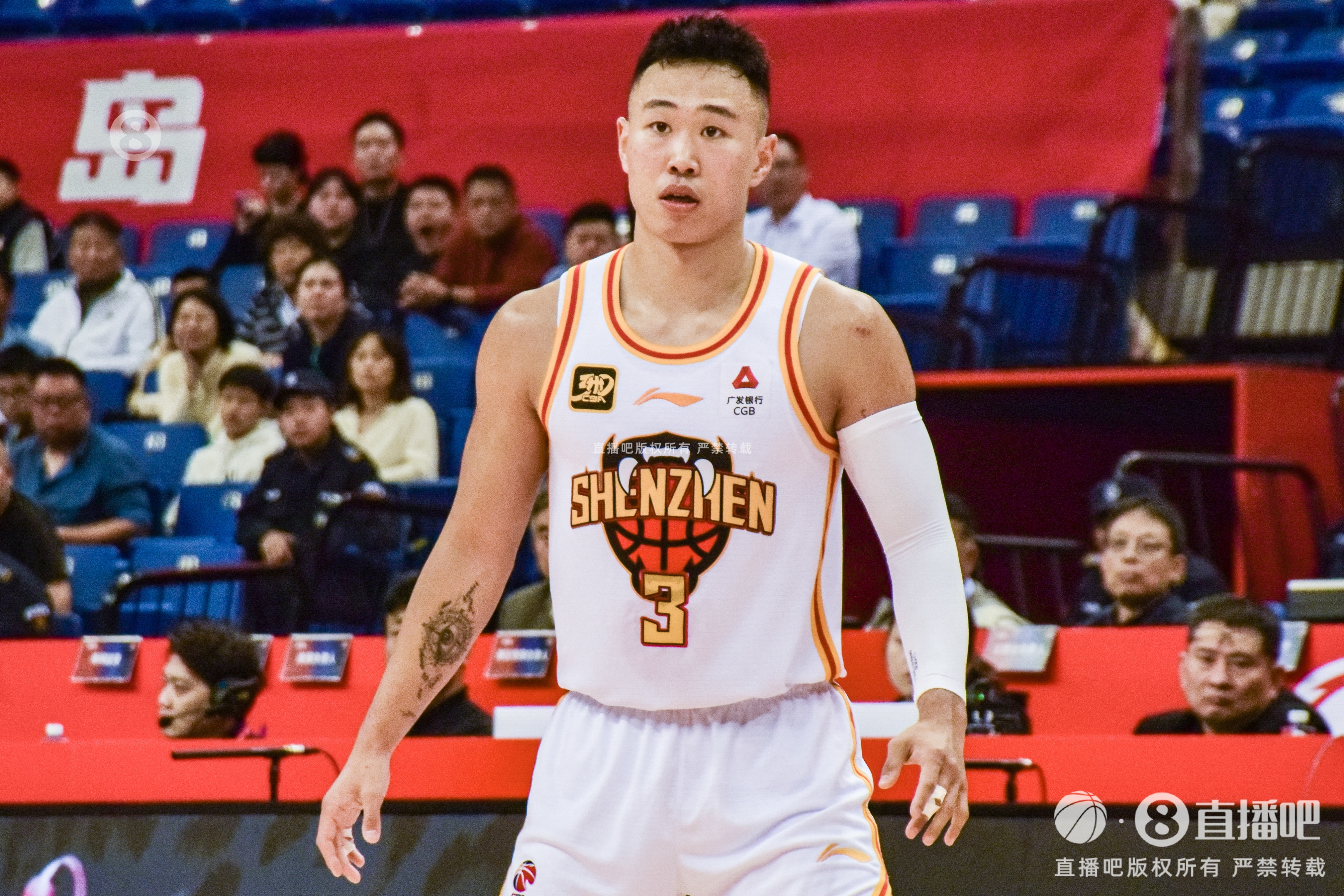  攻防俱佳！賀希寧17中8&三分7中3拿到19分 貢獻(xiàn)4次搶斷