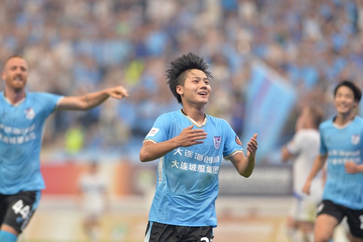  19歲國青小將毛偉杰進(jìn)入大連英博戰(zhàn)泰山首發(fā)，將迎中超首秀