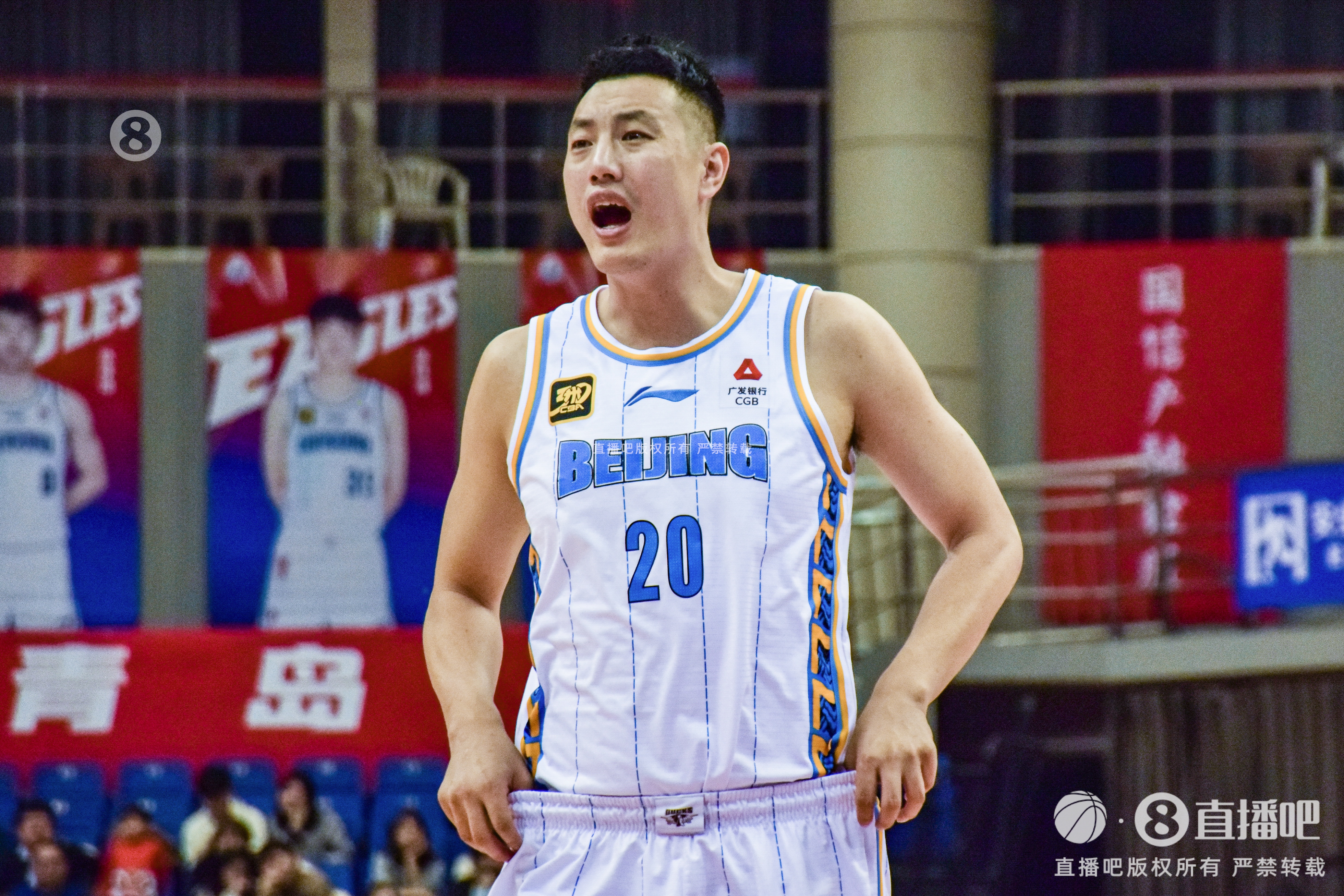  隊長以身作則！翟曉川狂搶9個前場籃板 替補4中1&6罰5中拿7分12板