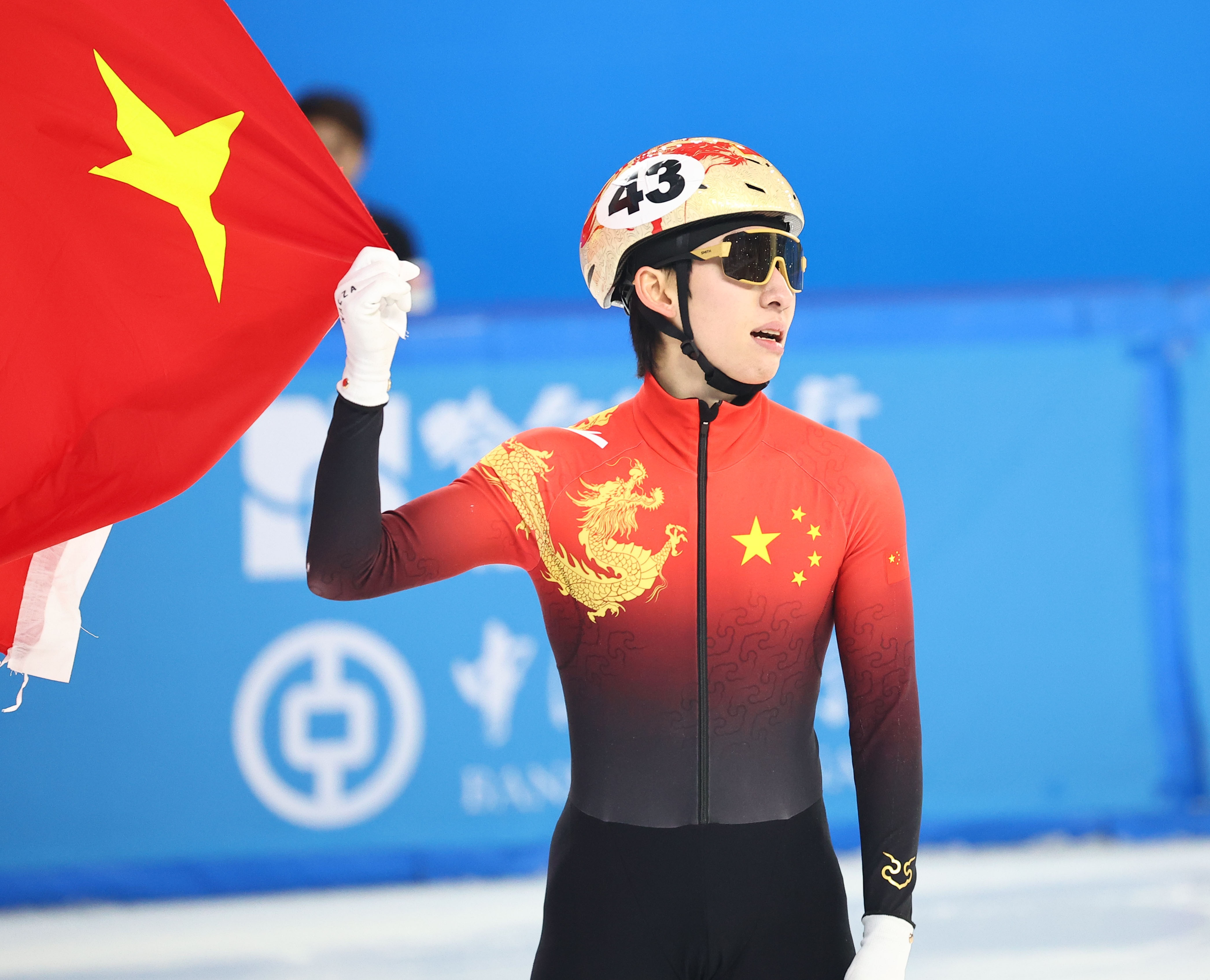  媒體人：中國(guó)冰雪歸化非常成功，但足球歸化花更多錢卻連水花都沒