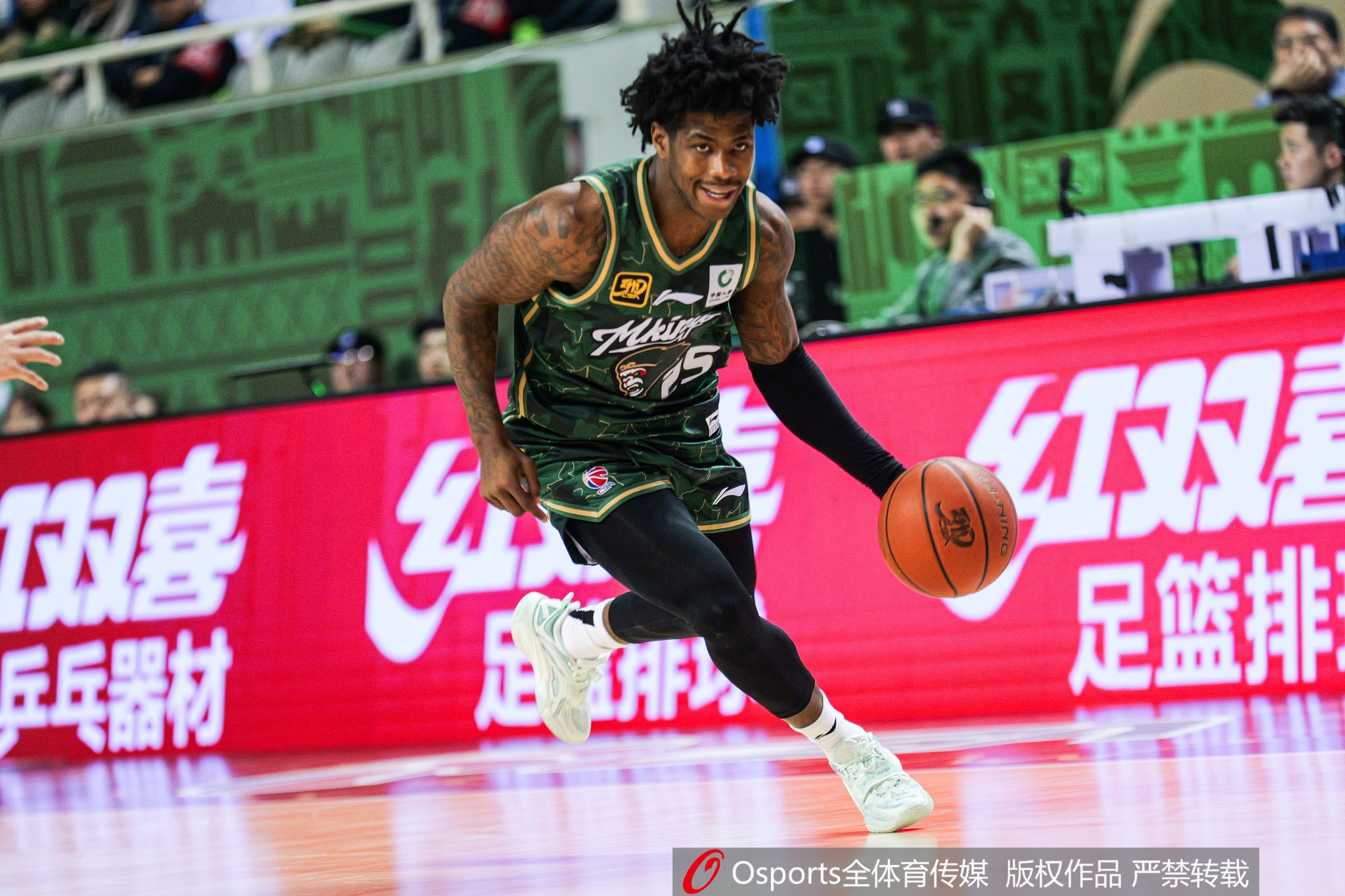  這外援猛得很！肯德里克-戴維斯16投12中&罰球18中15砍43分6板9助